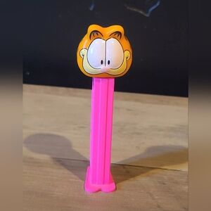 Garfield Pez Dispenser - Hot Pink Base [ Read Details ]